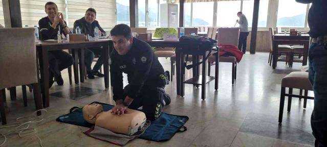 Marmaris trafik polislerine ilk yardım eğitimi verildi