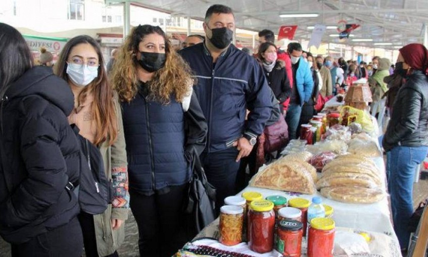 Muğla'da tarhana kuyruğunu yağmur bile engelleyemedi! Duyan akın etti